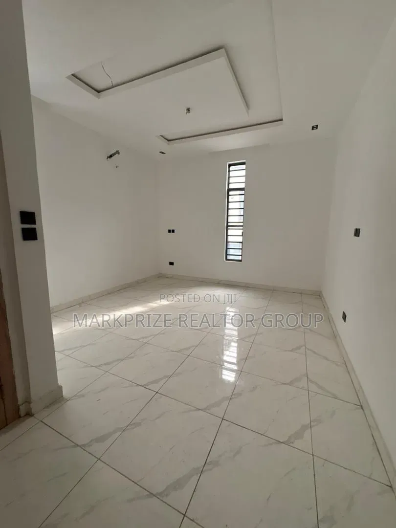 5bdrm Duplex in Chevron Lekki for sale