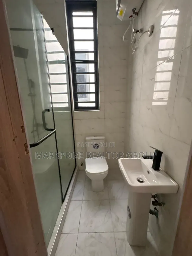 5bdrm Duplex in Chevron Lekki for sale