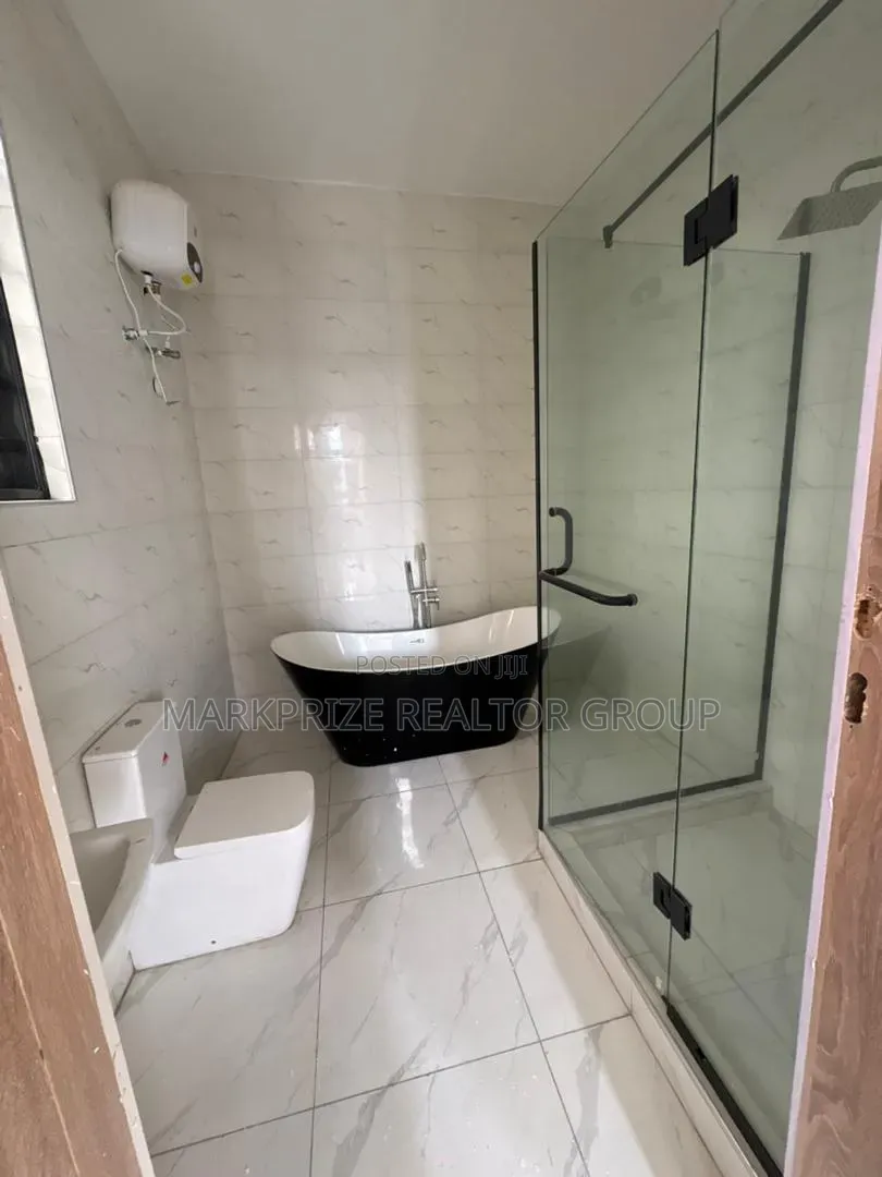 5bdrm Duplex in Chevron Lekki for sale