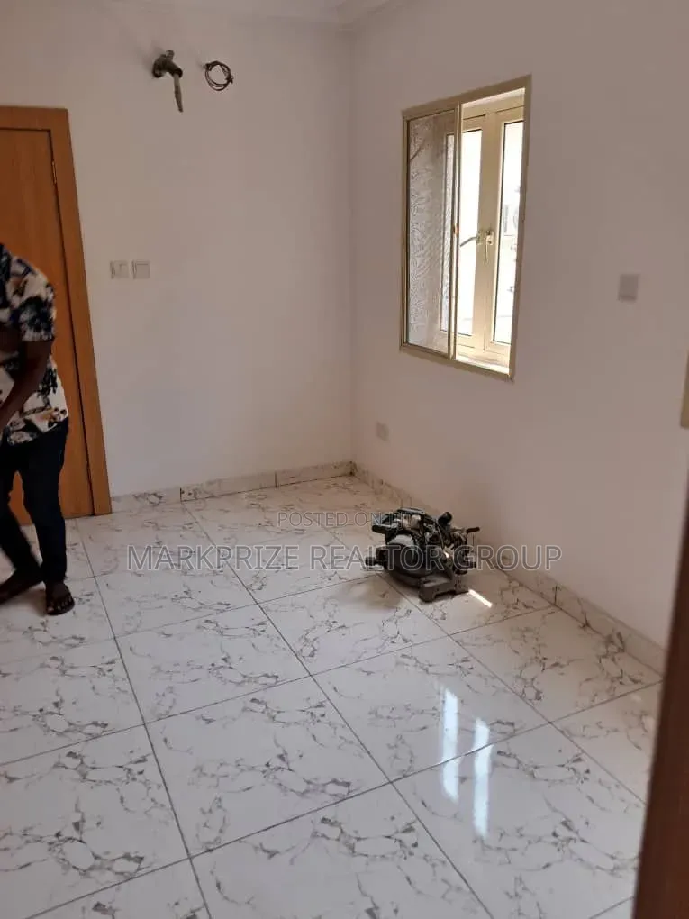 5bdrm Duplex in Ologolo Lekki for sale