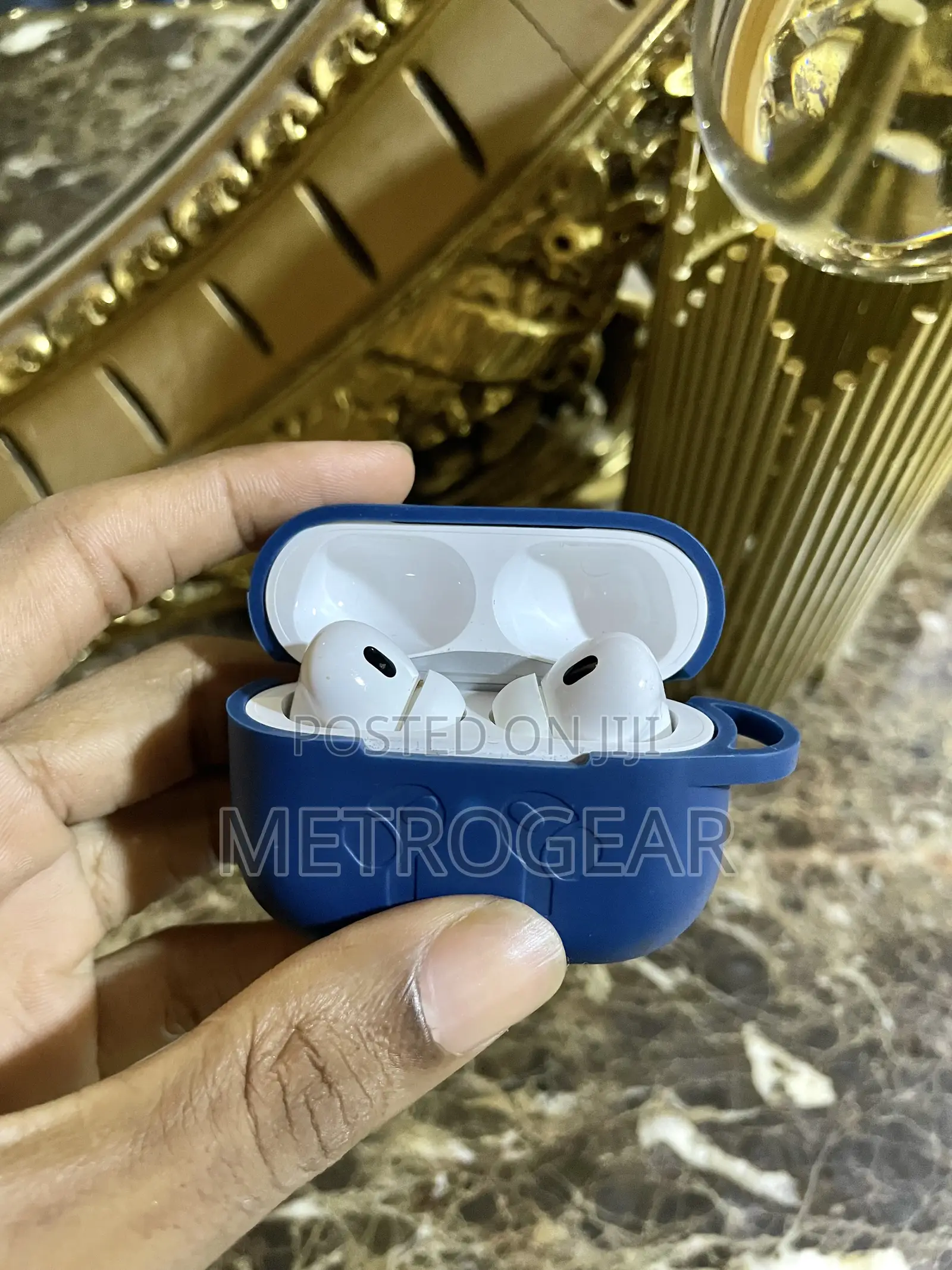 Airpods Pro 2 With a Case