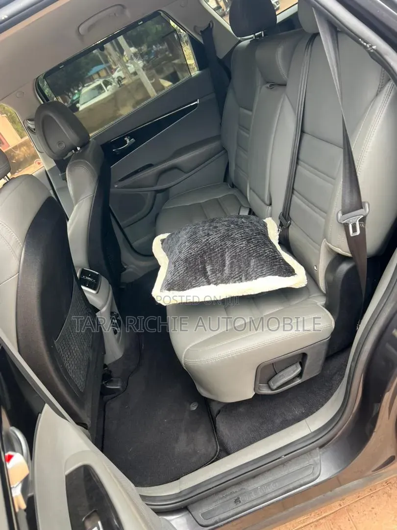 Kia Sorento 4dr SUV 2016 Gray