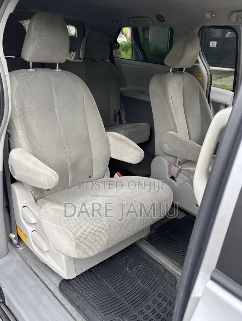Toyota Sienna LE 7 Passenger 2011 Silver