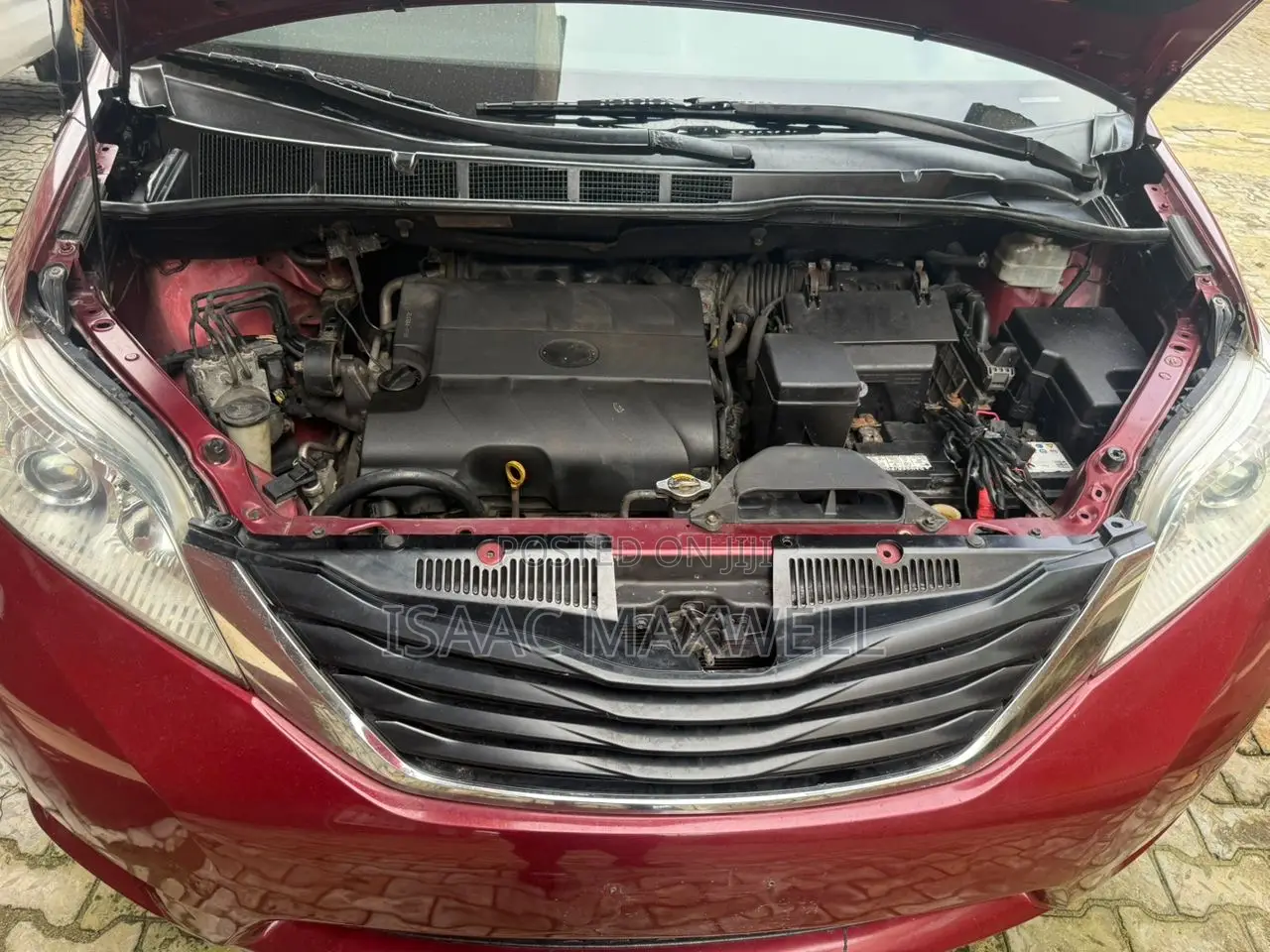 Toyota Sienna 2011 Red