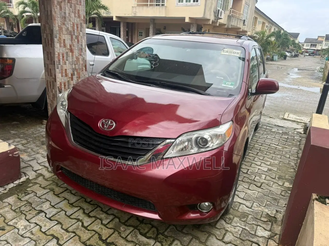 Toyota Sienna 2011 Red