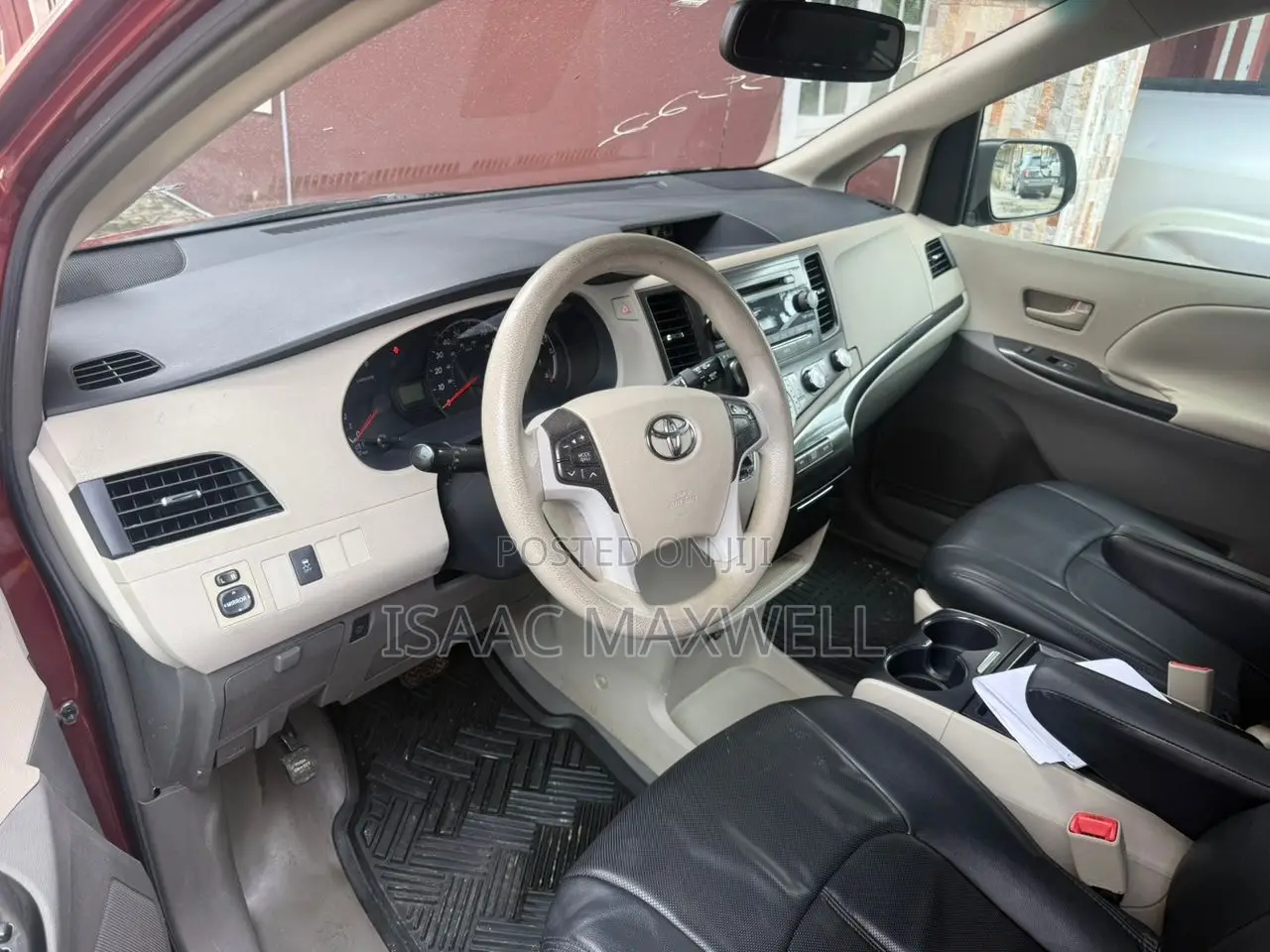 Toyota Sienna 2011 Red