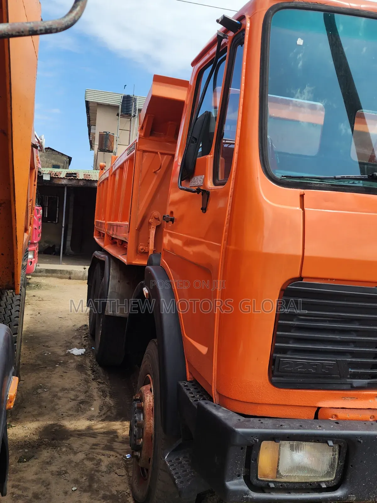 Clean Foreign Used Mercedes Benz Tipper Auxiliary 10 Tyres