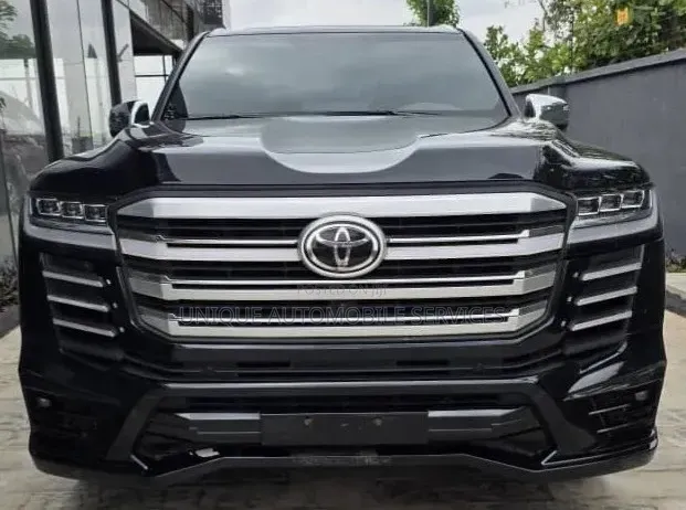 Toyota Land Cruiser LC300 2025 Black