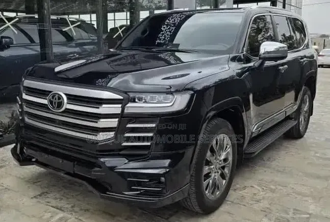 Toyota Land Cruiser LC300 2025 Black