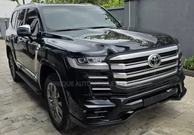 Toyota Land Cruiser LC300 2025 Black