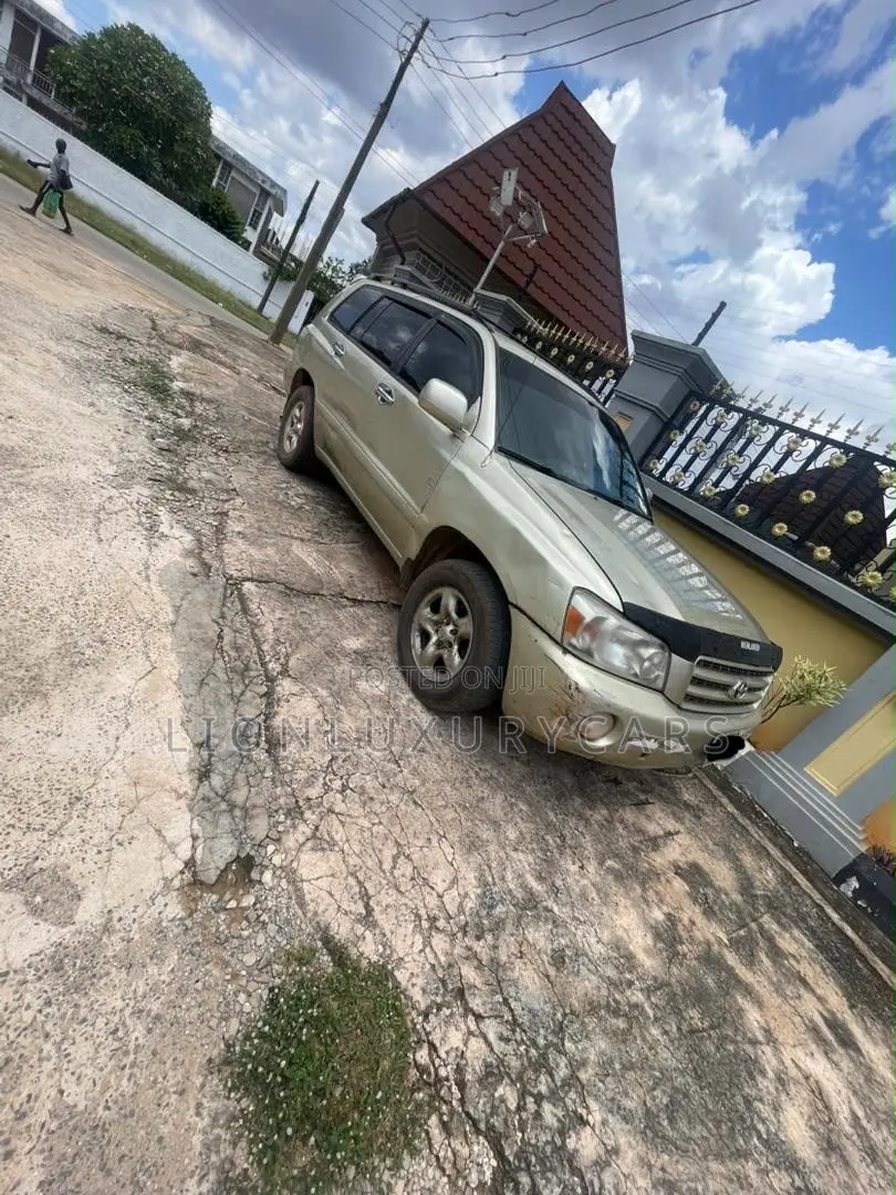Toyota Highlander 2004 Gold