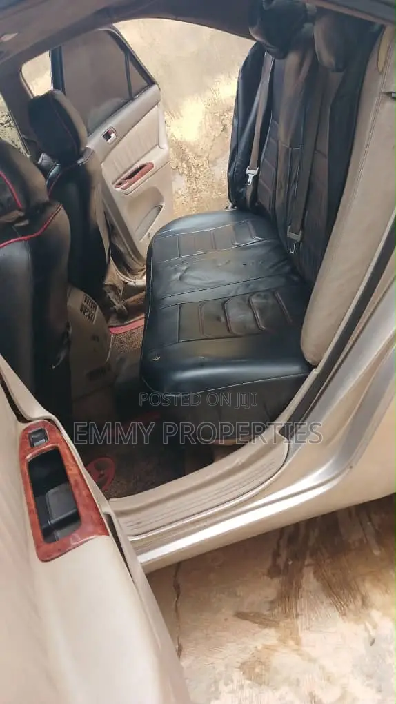 Toyota Camry LE V6 4dr Sedan (3.0L 6cyl 5A) 2005 Gold