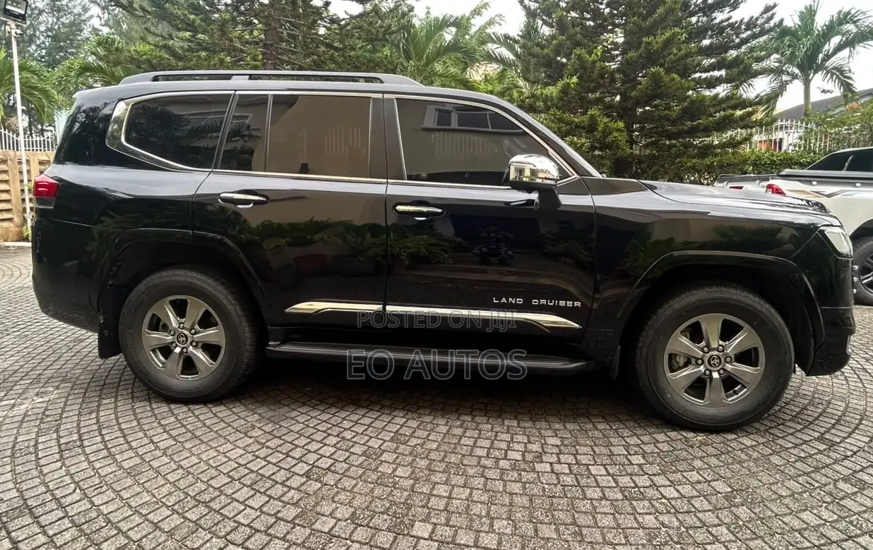 Toyota Land Cruiser 2024 Black