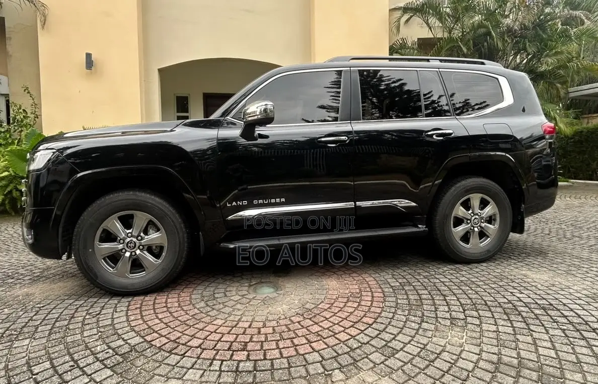 Toyota Land Cruiser 2024 Black