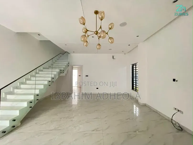 5bdrm Duplex in Ikeja Gra for sale
