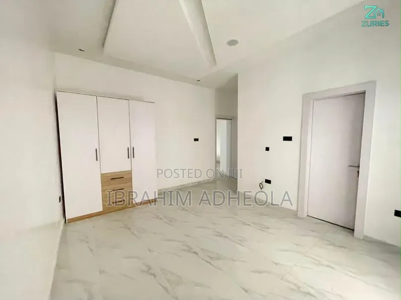 5bdrm Duplex in Ikeja Gra for sale