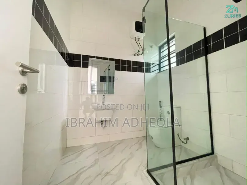 5bdrm Duplex in Ikeja Gra for sale