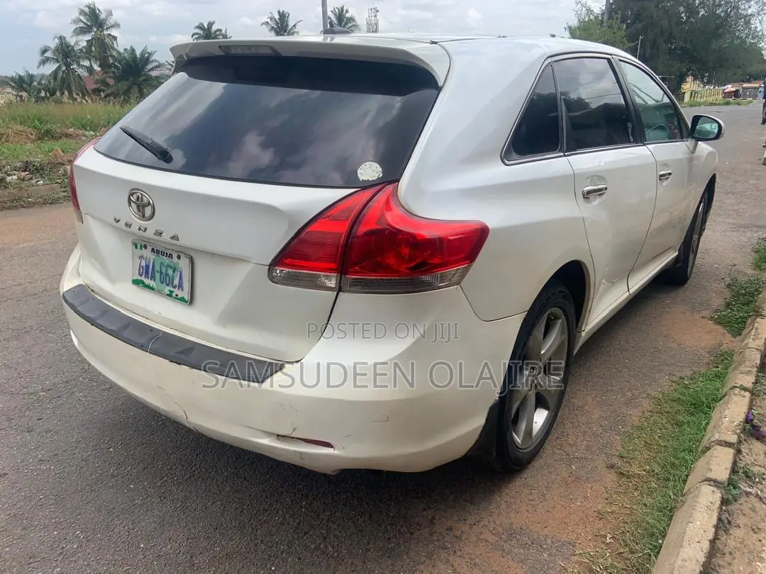 Toyota Venza XLE 2012 White
