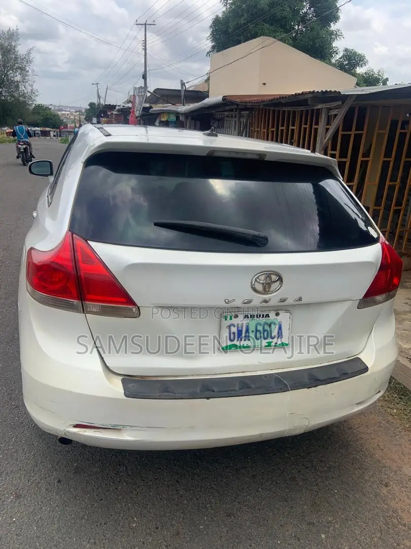 Toyota Venza XLE 2012 White