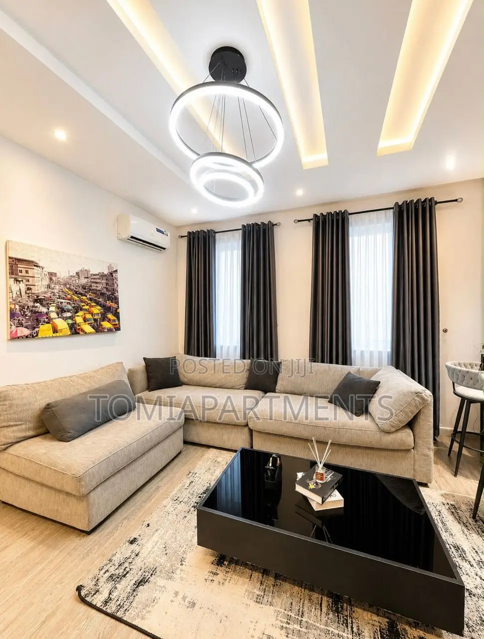 Stunning 1 Bedroom Shortlet With Swimming Pool, Ps5 in Lekki Phase 1