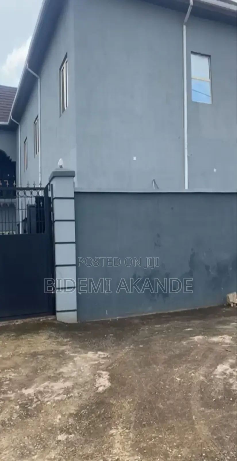 Commercial Warehouse Facing Lagos–Ibadan Expressway, Mowe – ₦300m