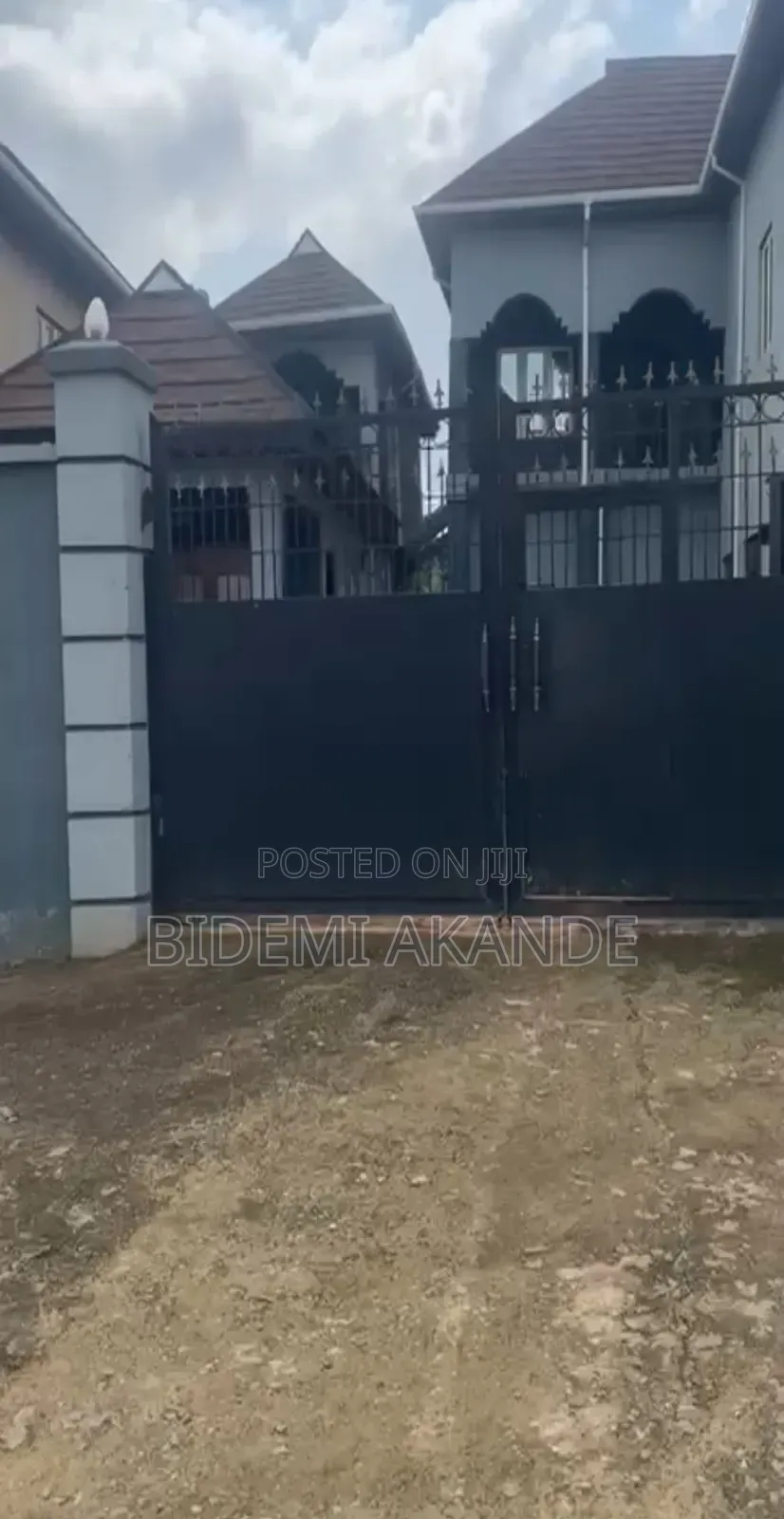 Commercial Warehouse Facing Lagos–Ibadan Expressway, Mowe – ₦300m