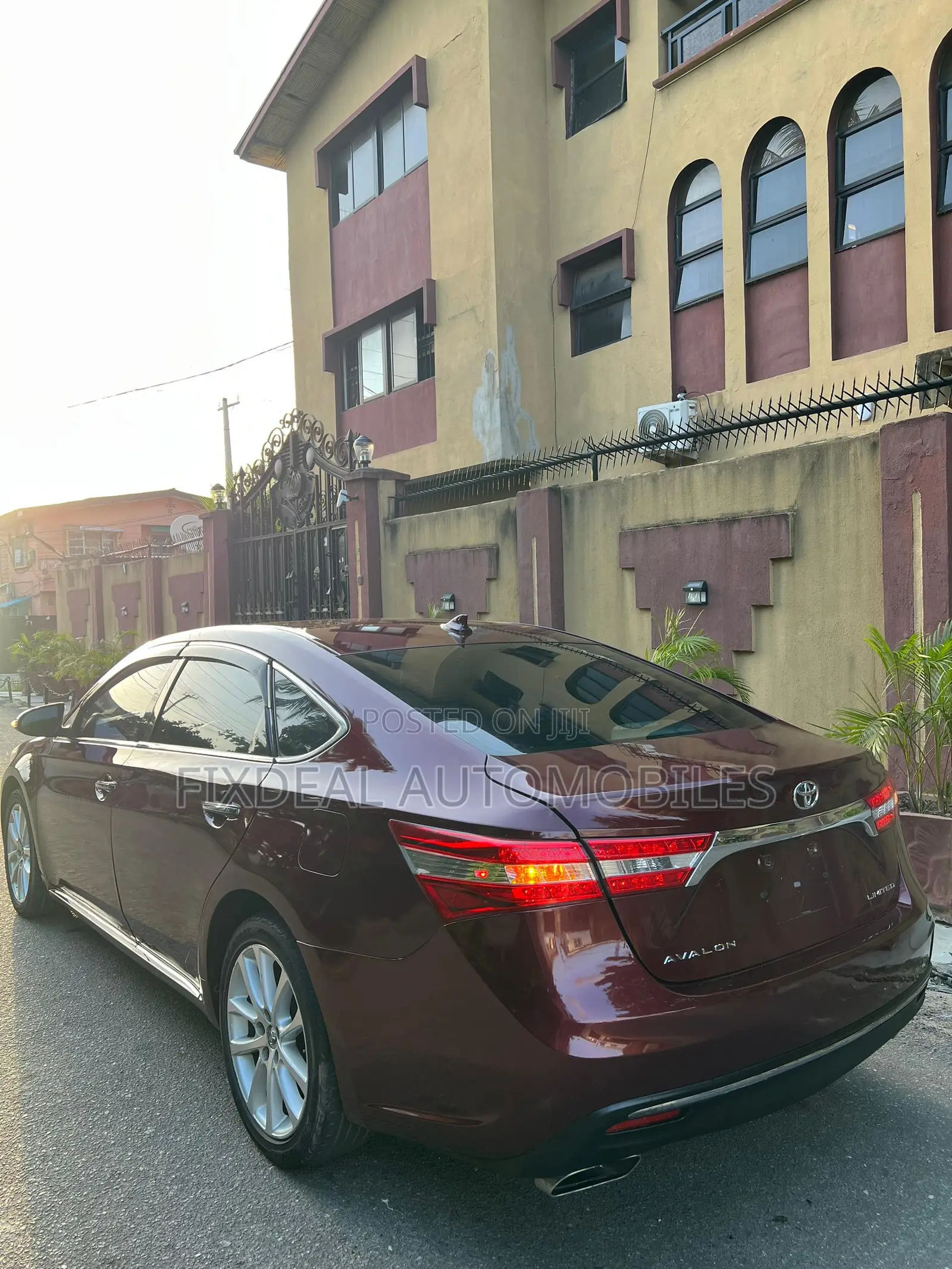 Toyota Avalon Limited 4dr Sedan (3.5L 6cyl 6A) 2015 Burgundy