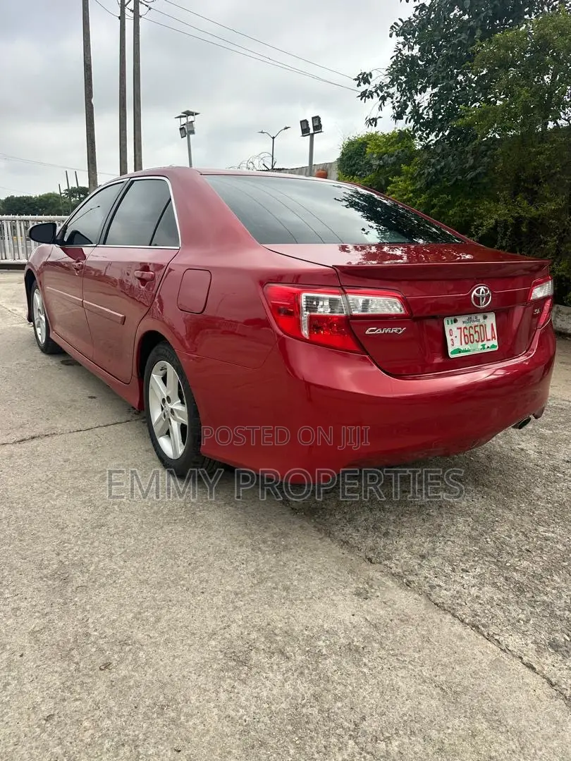 Toyota Camry SE 4dr Sedan (2.5L 4cyl 6A) 2014 Red