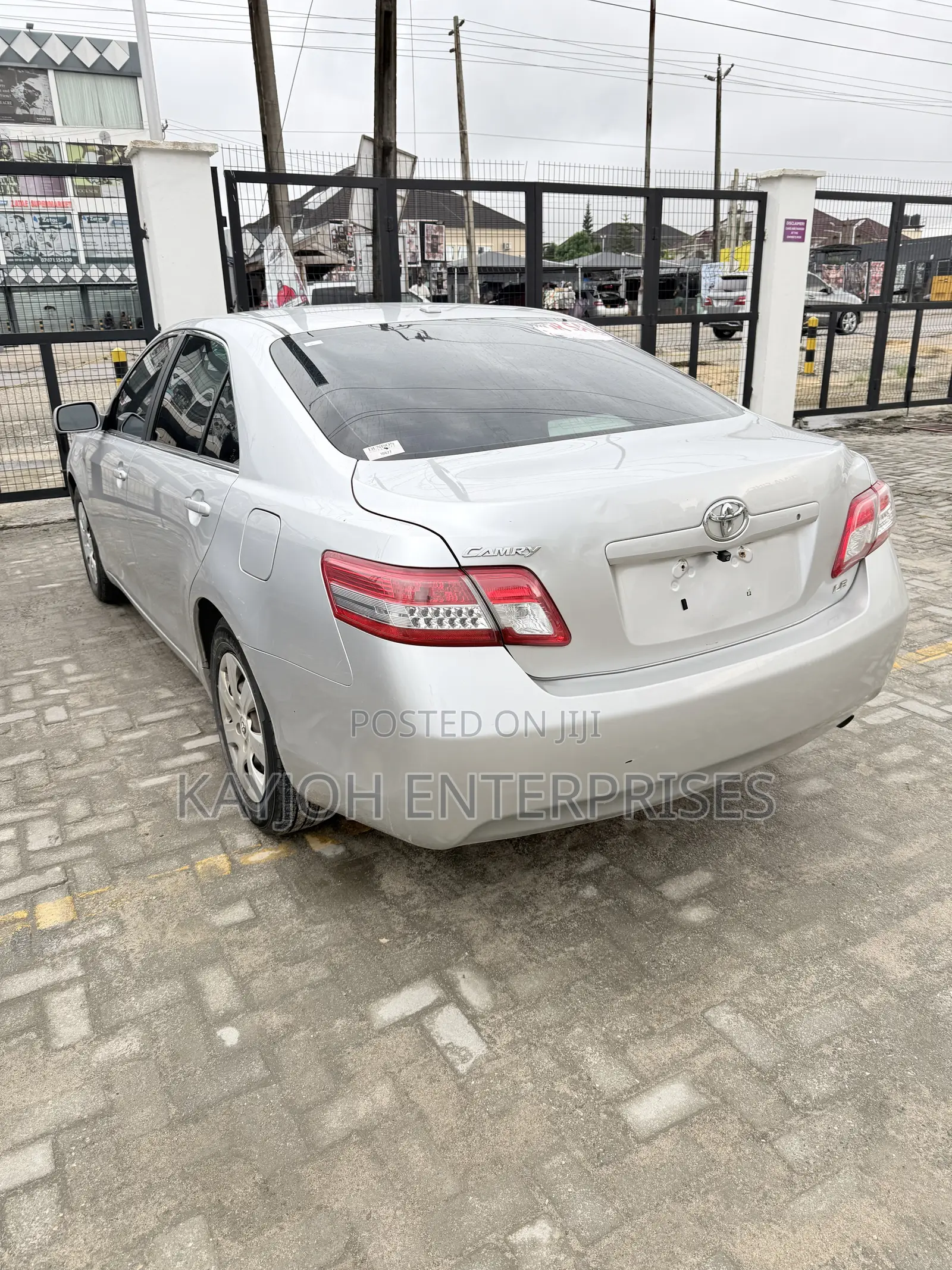 Toyota Camry LE 4dr Sedan (2.5L 4cyl 6AM) 2010 Silver