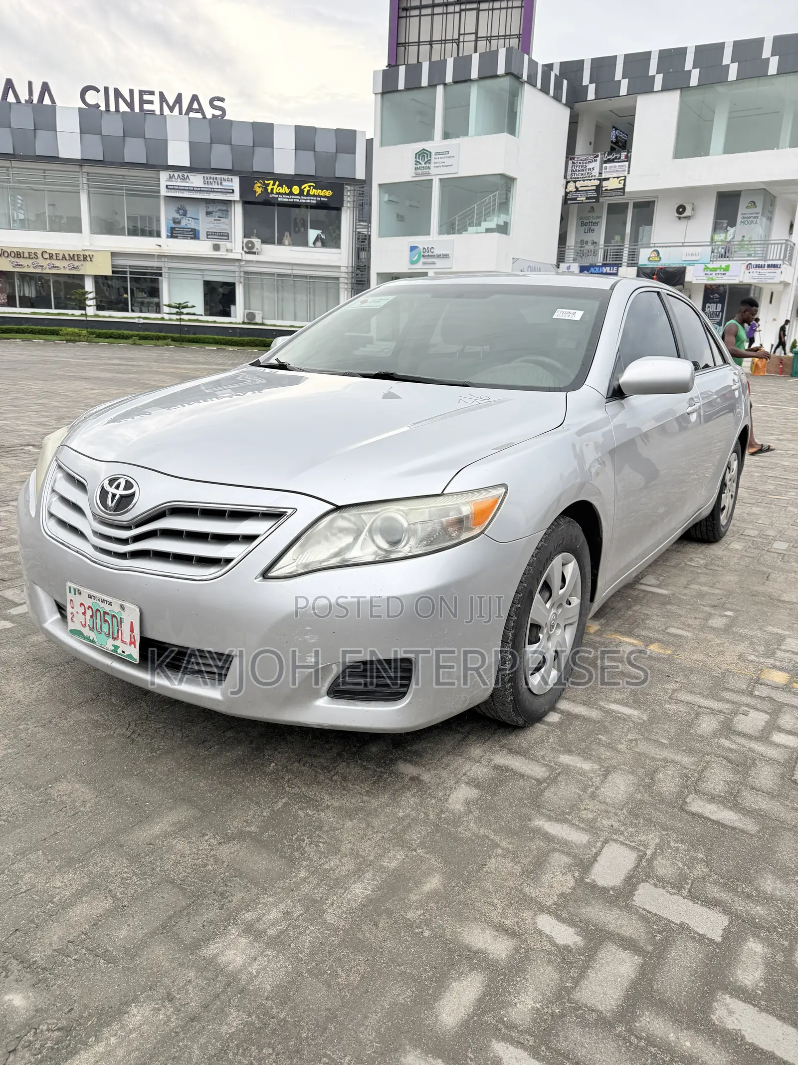 Toyota Camry LE 4dr Sedan (2.5L 4cyl 6AM) 2010 Silver