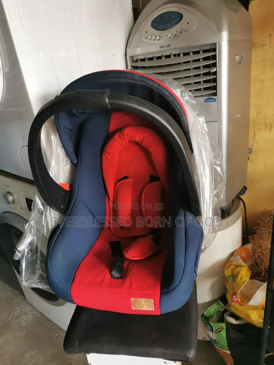 A Red Blue Strong Made Baby Car Seat