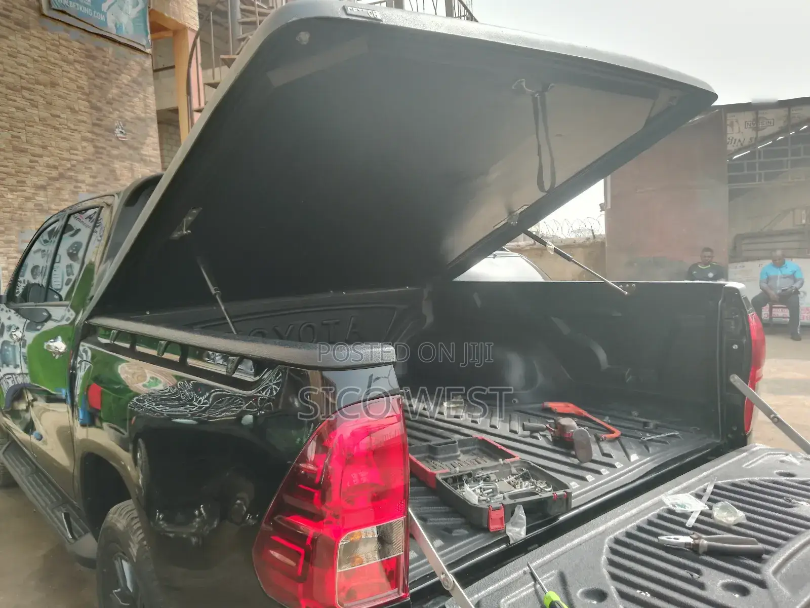 Shork Booth Cover for Toyota Hilux+055