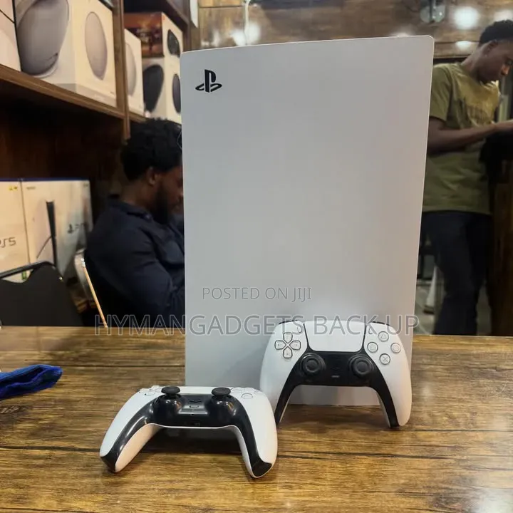 Super Neat Uk Used Ps 5 Fat With 2 Pads and Game Install