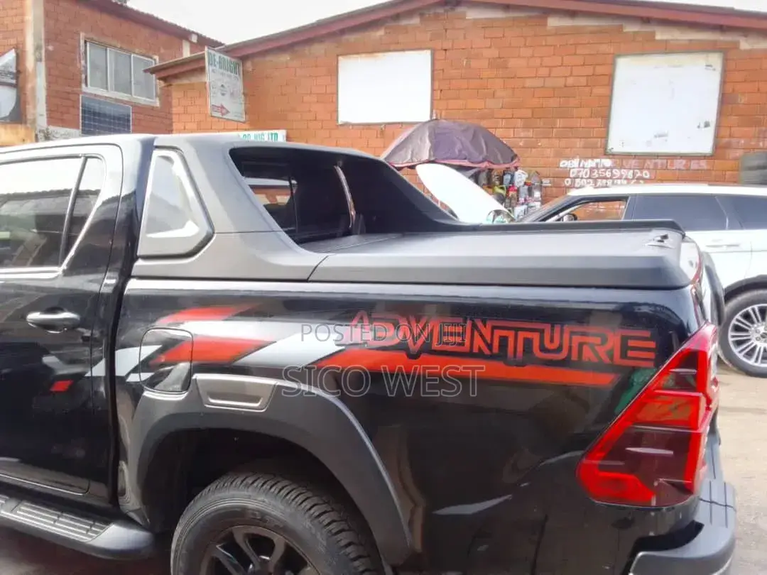 Manual Rolling Booth Cover With Safety Lock Key for Toyota Hilux