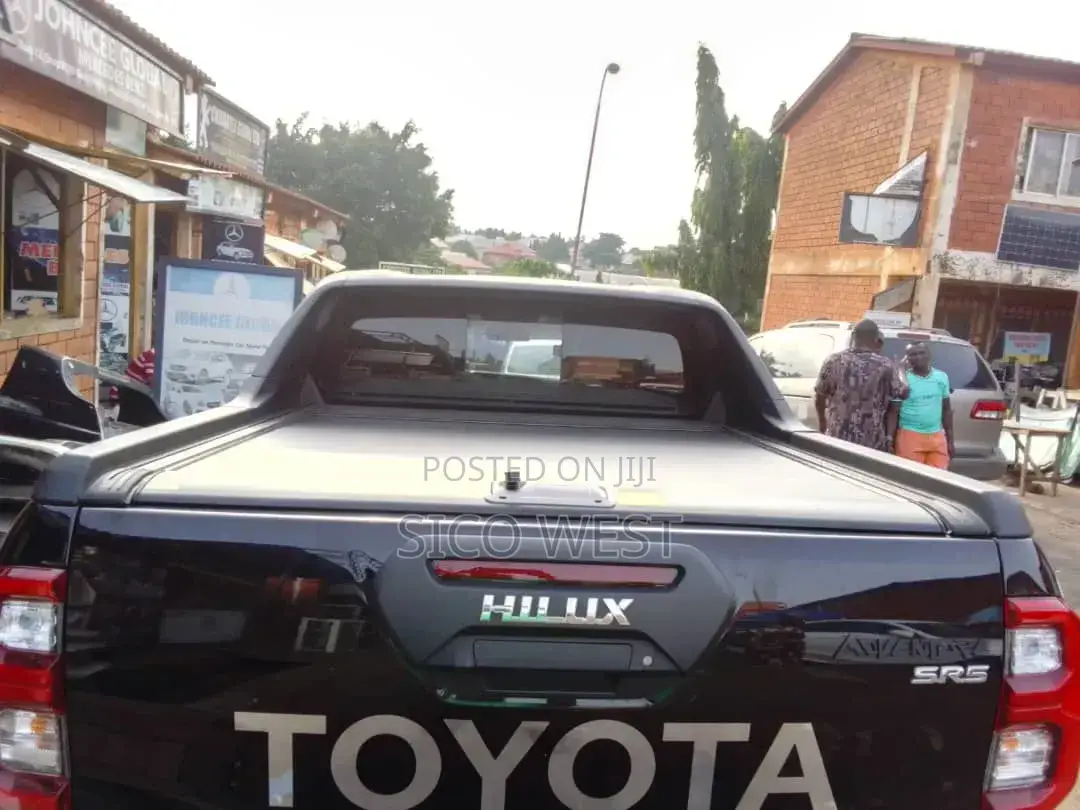 Manual Rolling Booth Cover With Safety Lock Key for Toyota Hilux