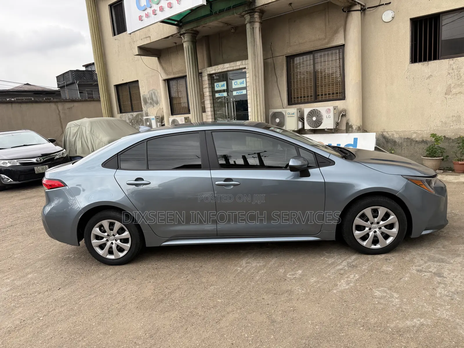 Toyota Corolla LE 2021 Blue