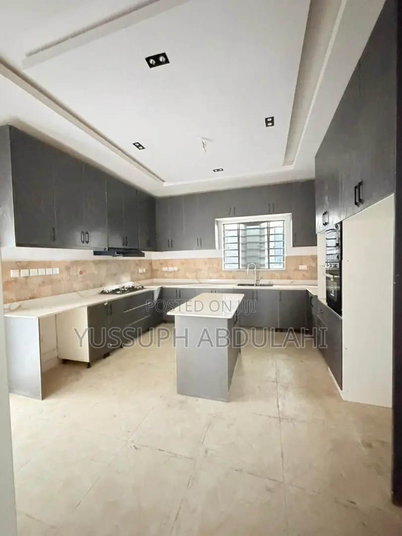 5bdrm Duplex in Opebi for sale