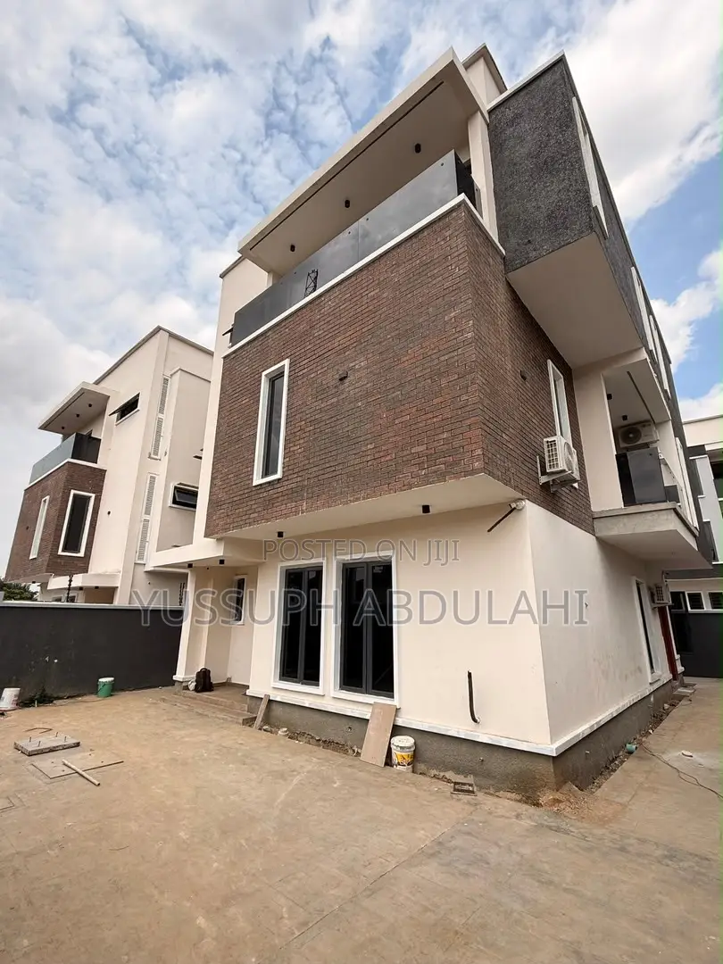 5bdrm Duplex in Opebi for sale