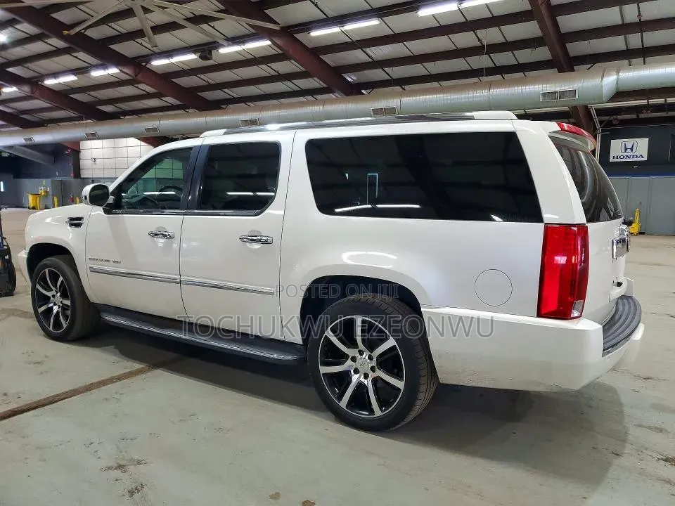 Cadillac Escalade 2013 White