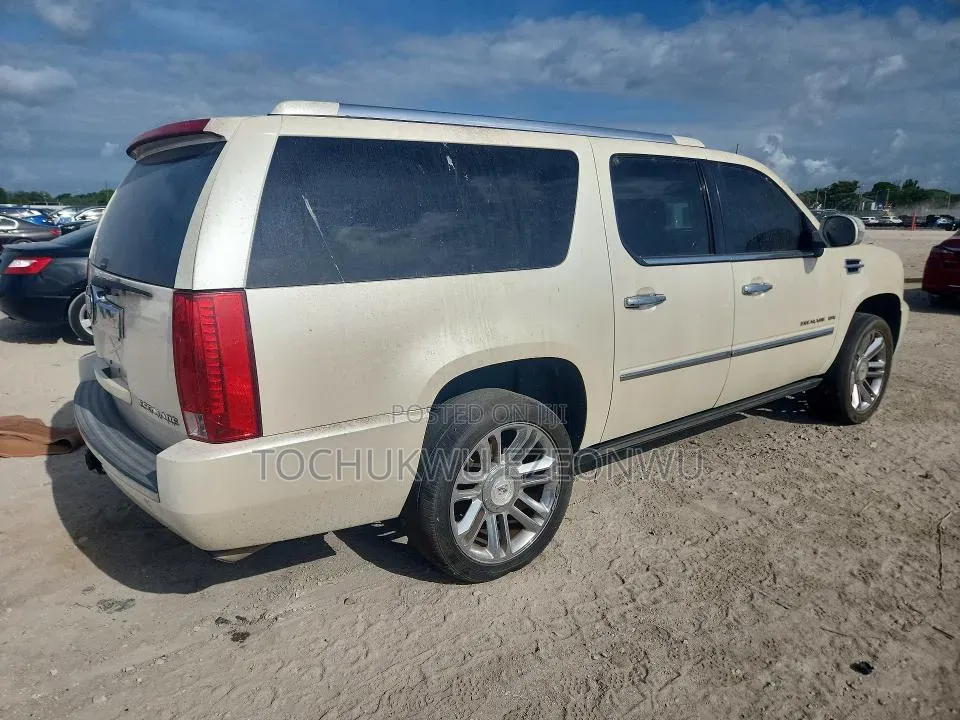 Cadillac Escalade 2010 White