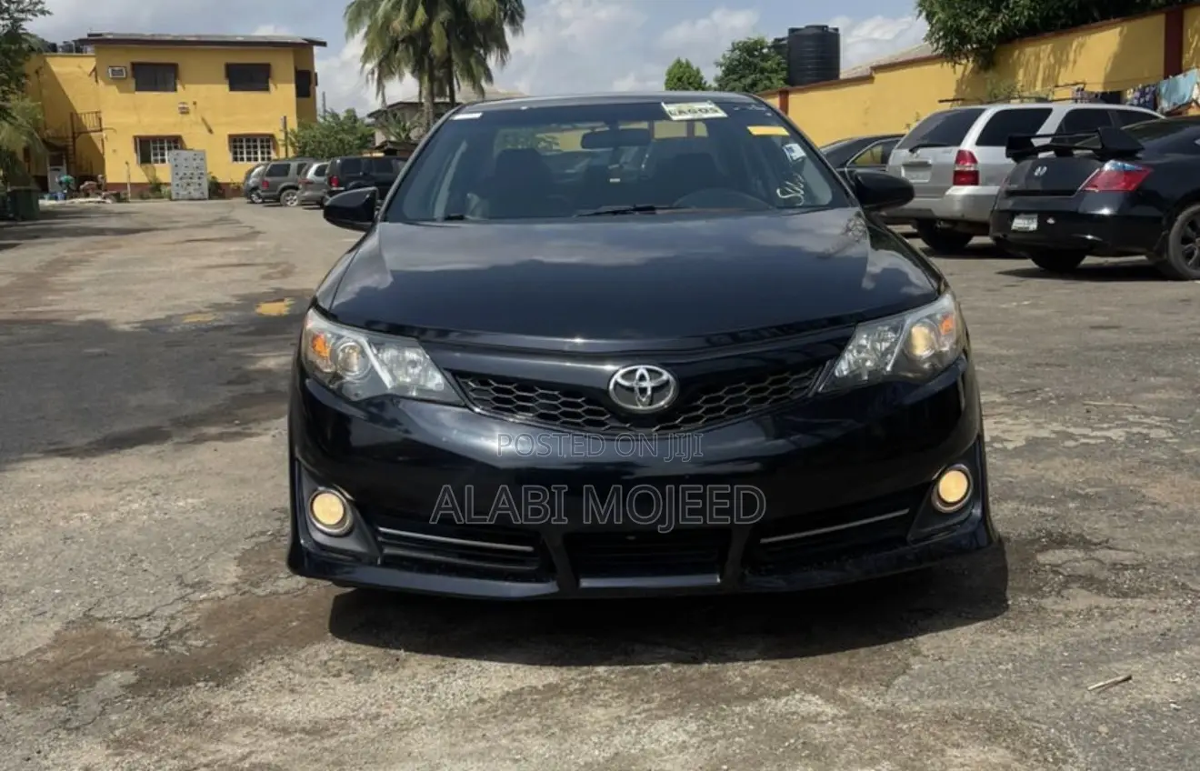 Toyota Camry SE 4dr Sedan (2.5L 4cyl 6A) 2013 Black