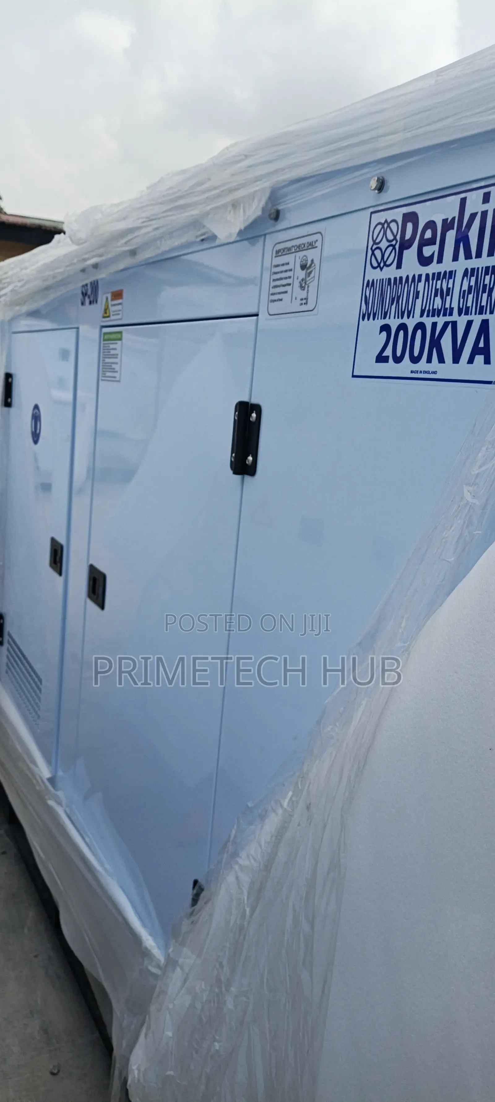 Soundproof Perkins 200kva Generator With Stamford Avr System