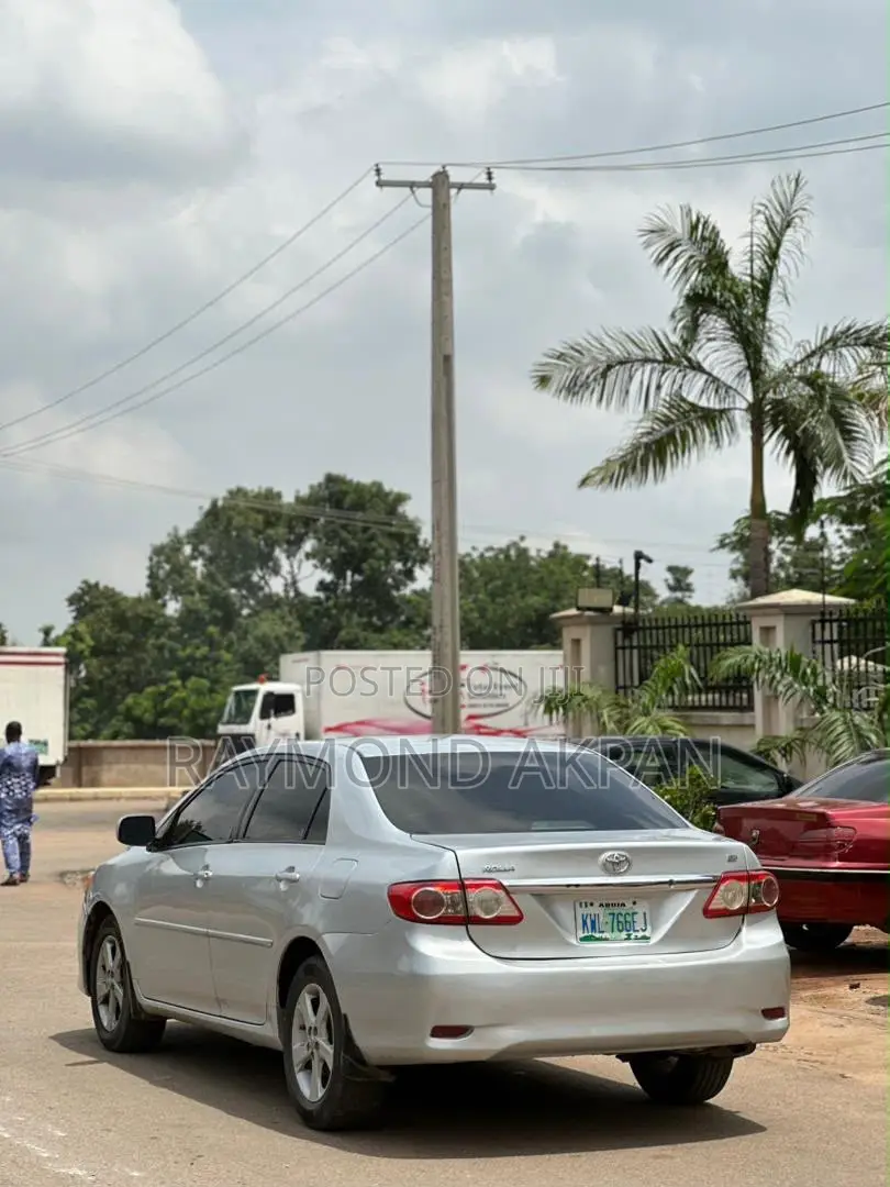 Toyota Corolla 2012 Silver