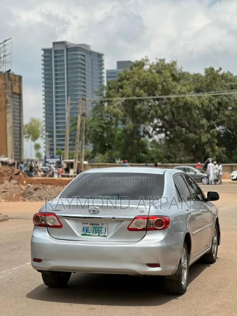 Toyota Corolla 2012 Silver