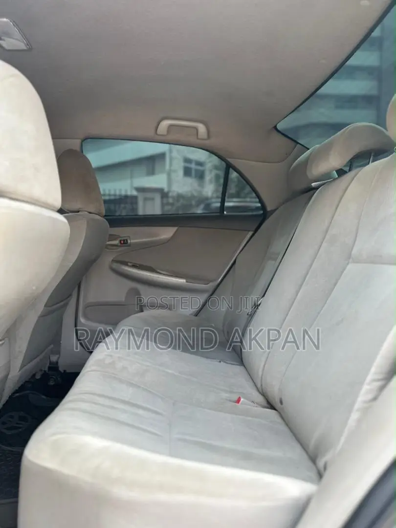 Toyota Corolla 2012 Silver