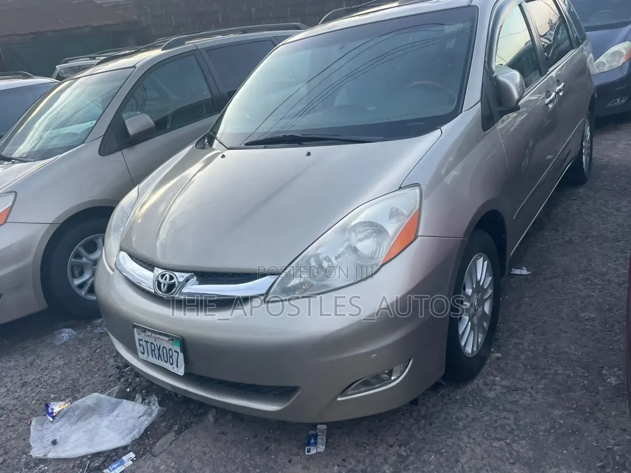 Toyota Sienna 2010 Gold