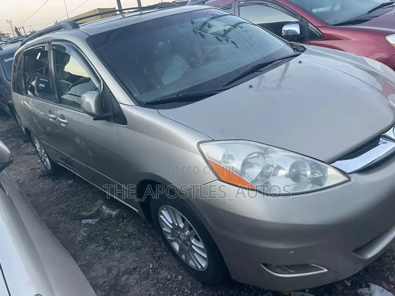 Toyota Sienna 2010 Gold
