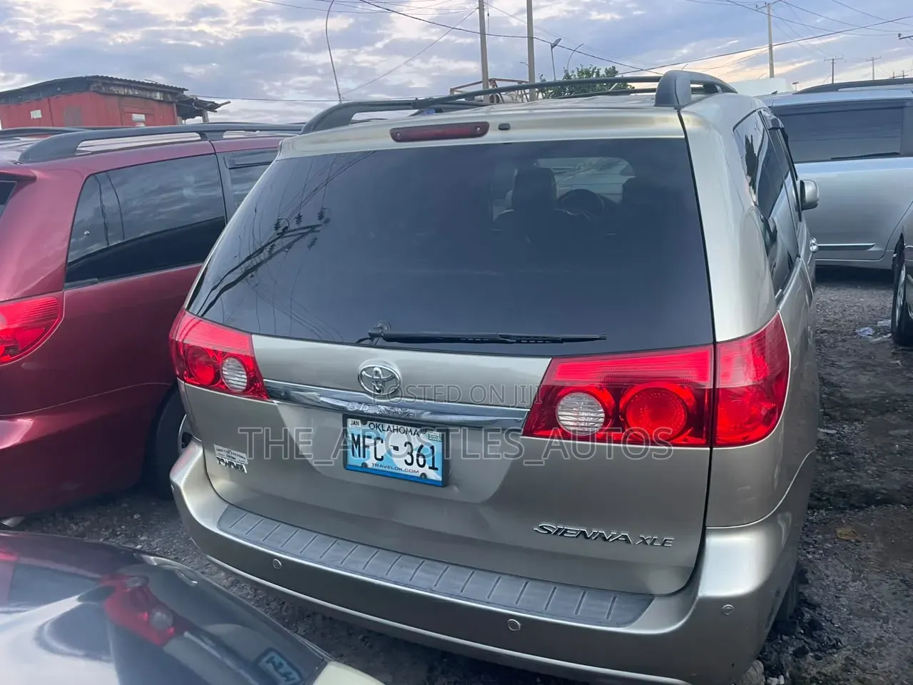 Toyota Sienna 2010 Gold