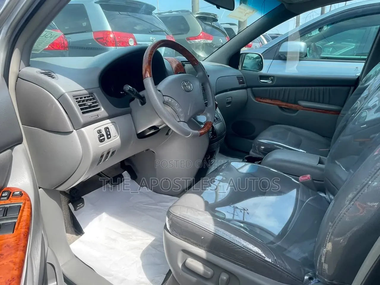 Toyota Sienna 2010 Gold