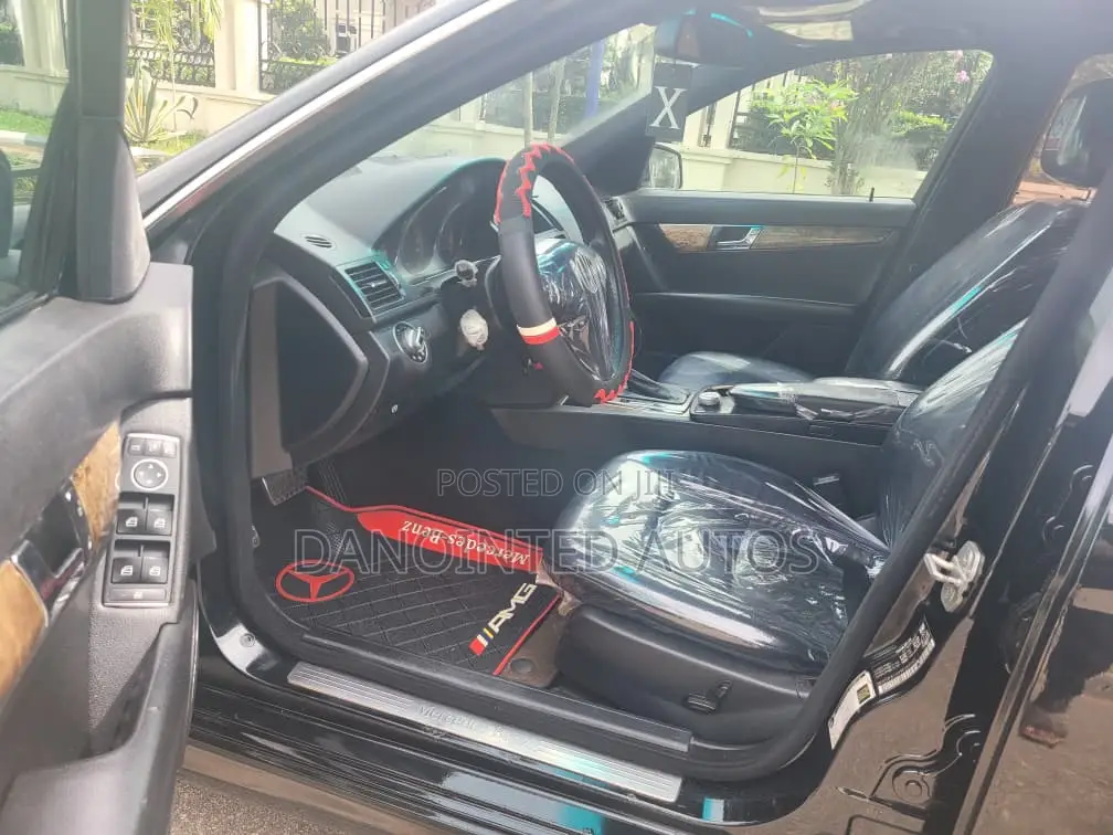Mercedes-Benz C300 2010 Black